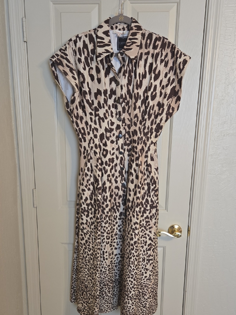 Flying Tomato Buttoned Leopard Print Midi Dress  M